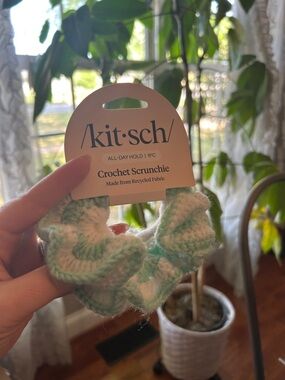 Kitsch Kids Crochet Scrunchie - Mint Green & White Ruffle